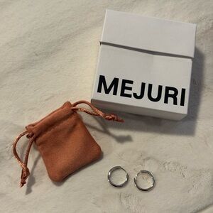 Mejuri tube medium hoops